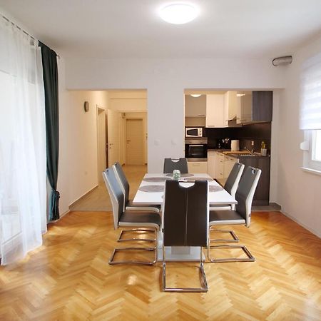 Arena Apartment With 3 Bedrooms In The City Center Pula Extérieur photo