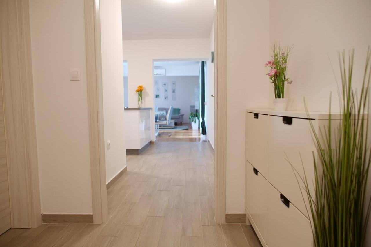 Arena Apartment With 3 Bedrooms In The City Center Pula Extérieur photo