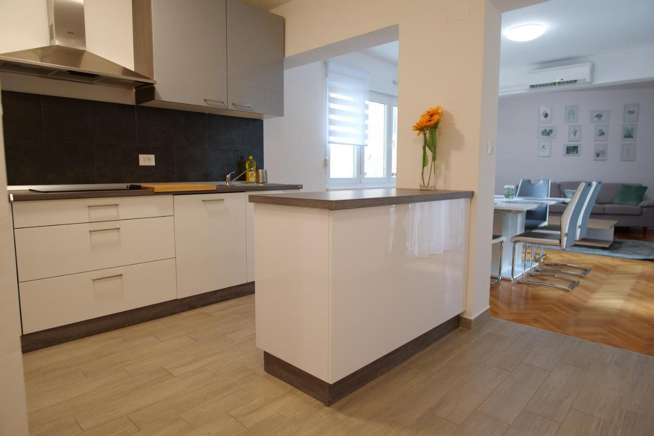 Arena Apartment With 3 Bedrooms In The City Center Pula Extérieur photo