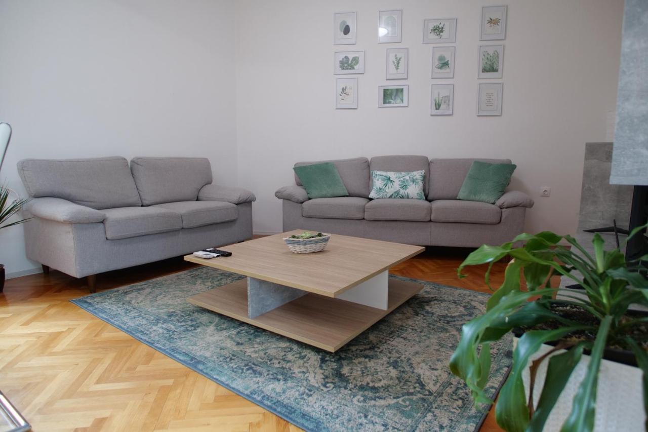 Arena Apartment With 3 Bedrooms In The City Center Pula Extérieur photo