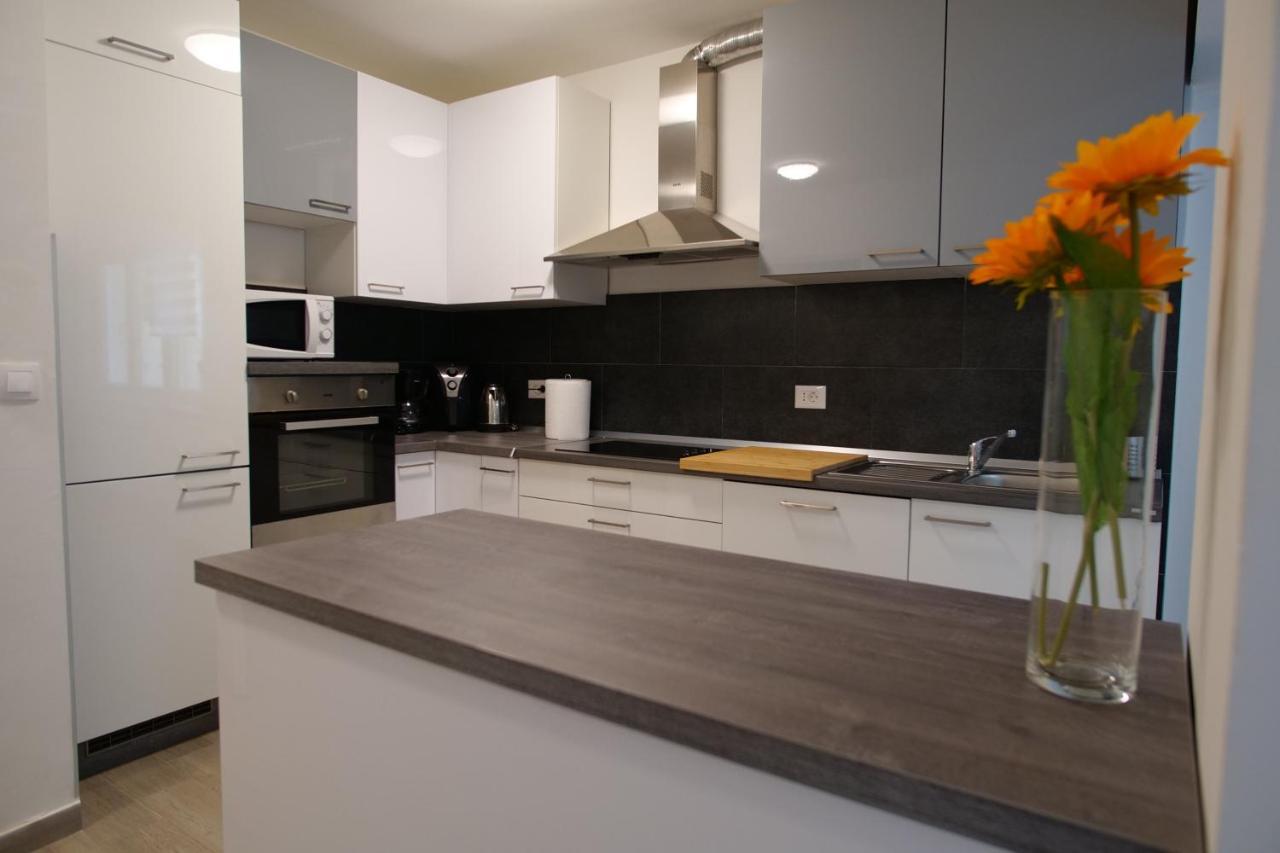 Arena Apartment With 3 Bedrooms In The City Center Pula Extérieur photo