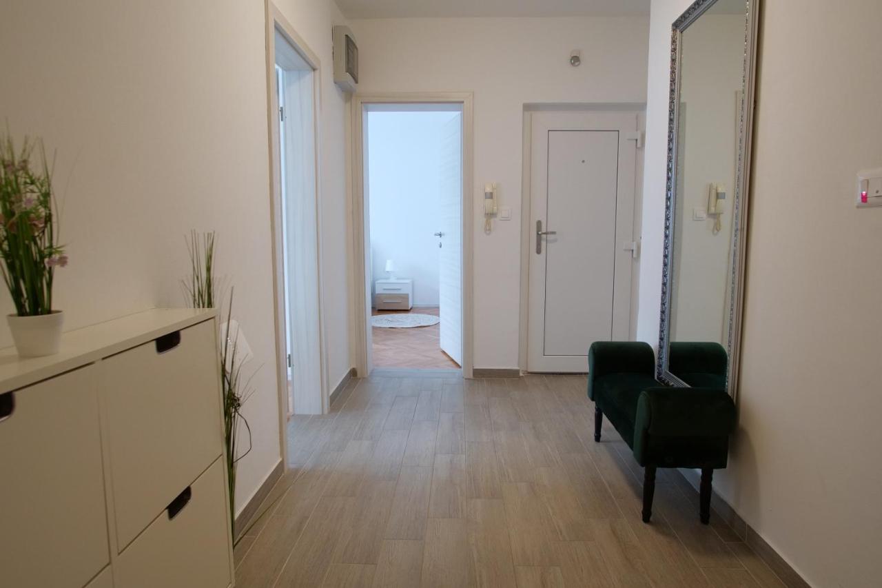 Arena Apartment With 3 Bedrooms In The City Center Pula Extérieur photo